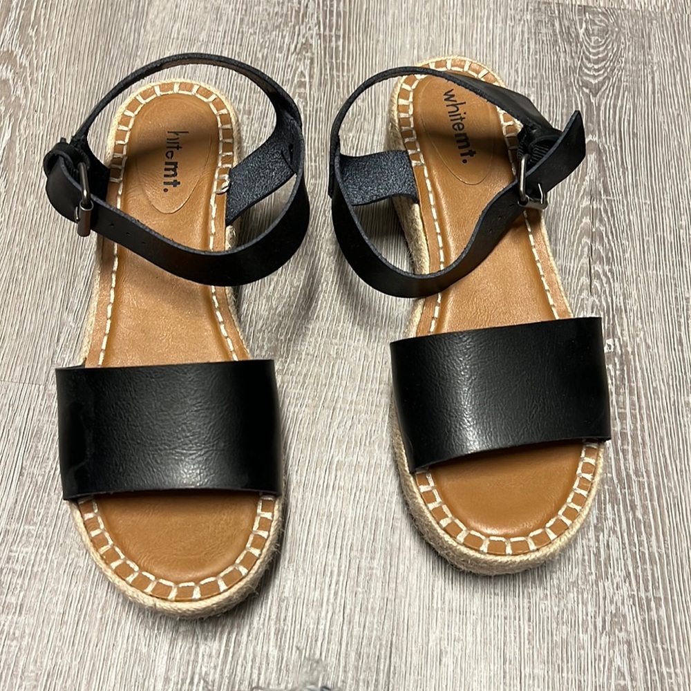 Black platform sandal